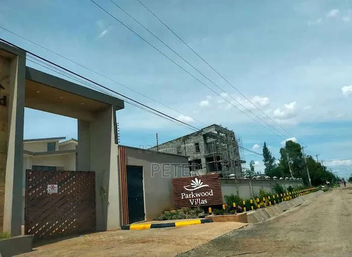 4bdrm Villa in Parkwood Villas, Gateway Mall Area for rent