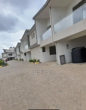 4bdrm Villa in Parkwood Villas, Gateway Mall Area for rent