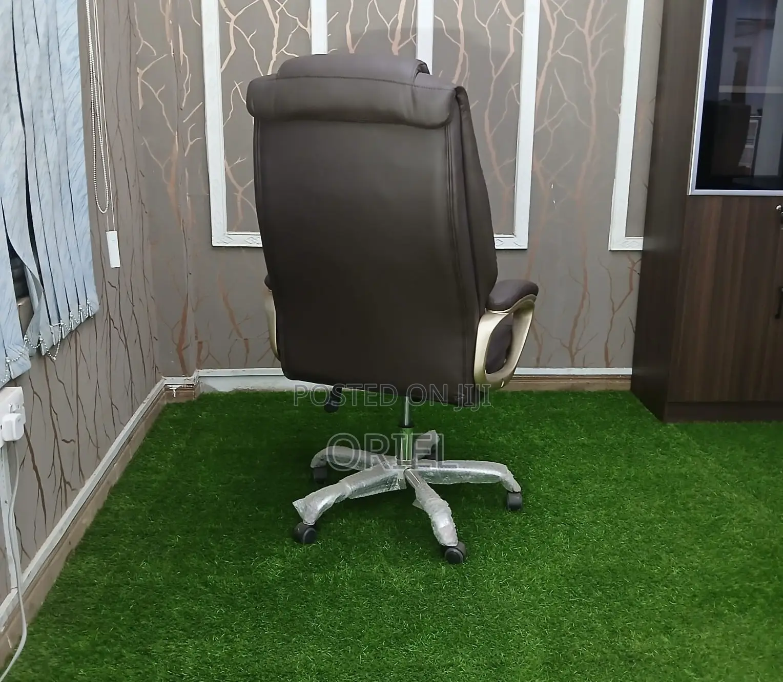 Office Chair : Brown Executive Chair