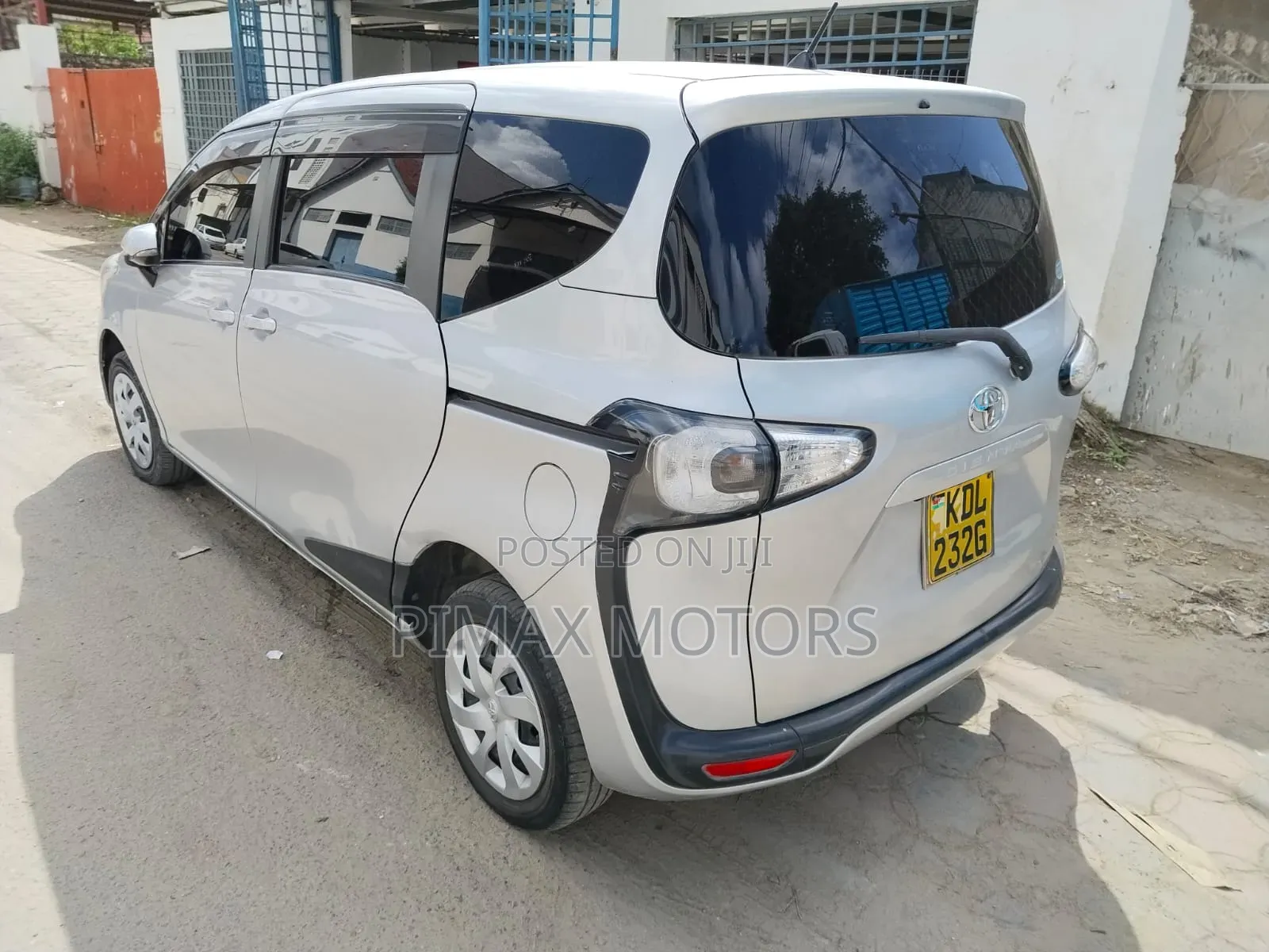 Toyota Sienta 2016 Silver