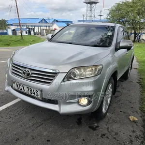 Toyota Vanguard 2012 Silver