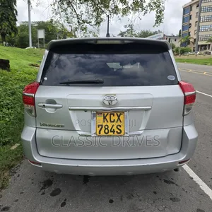 Toyota Vanguard 2012 Silver