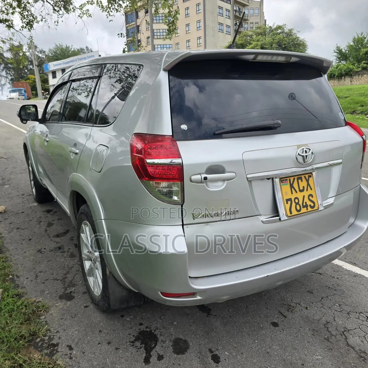 Toyota Vanguard 2012 Silver