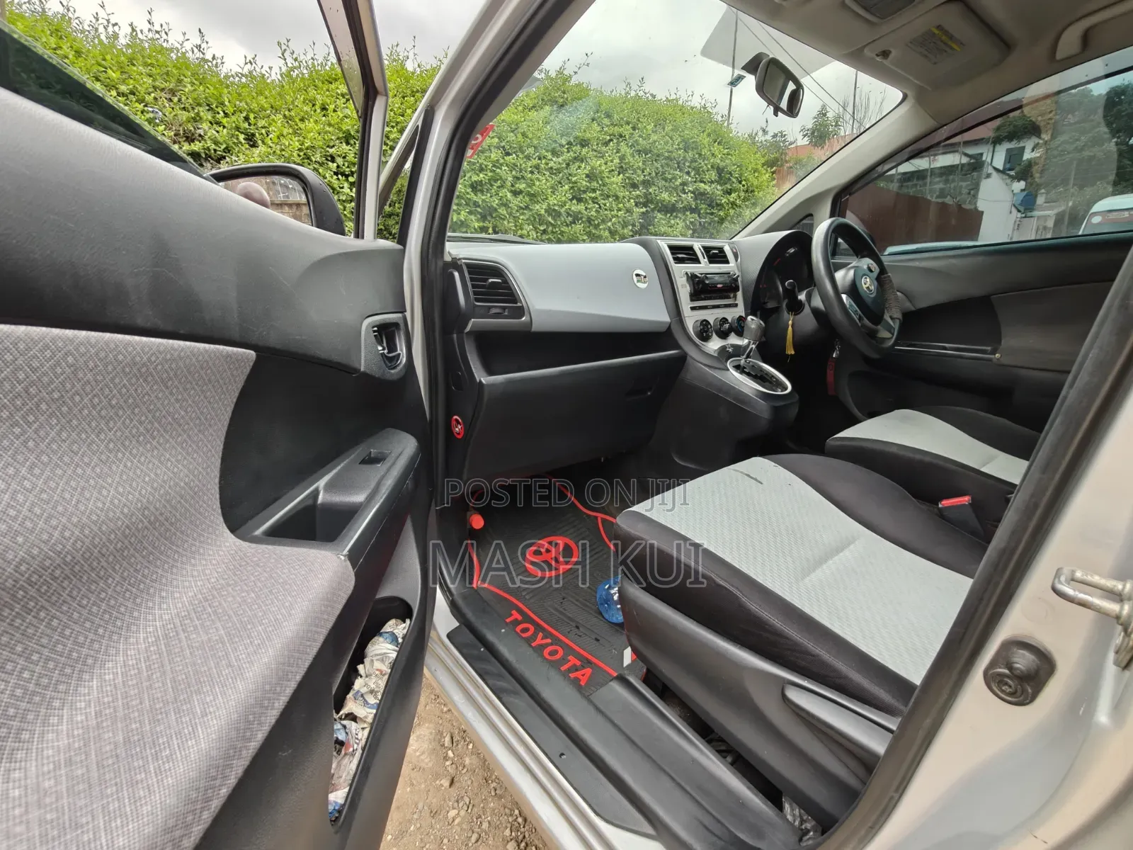 Toyota Ractis 2012 Silver