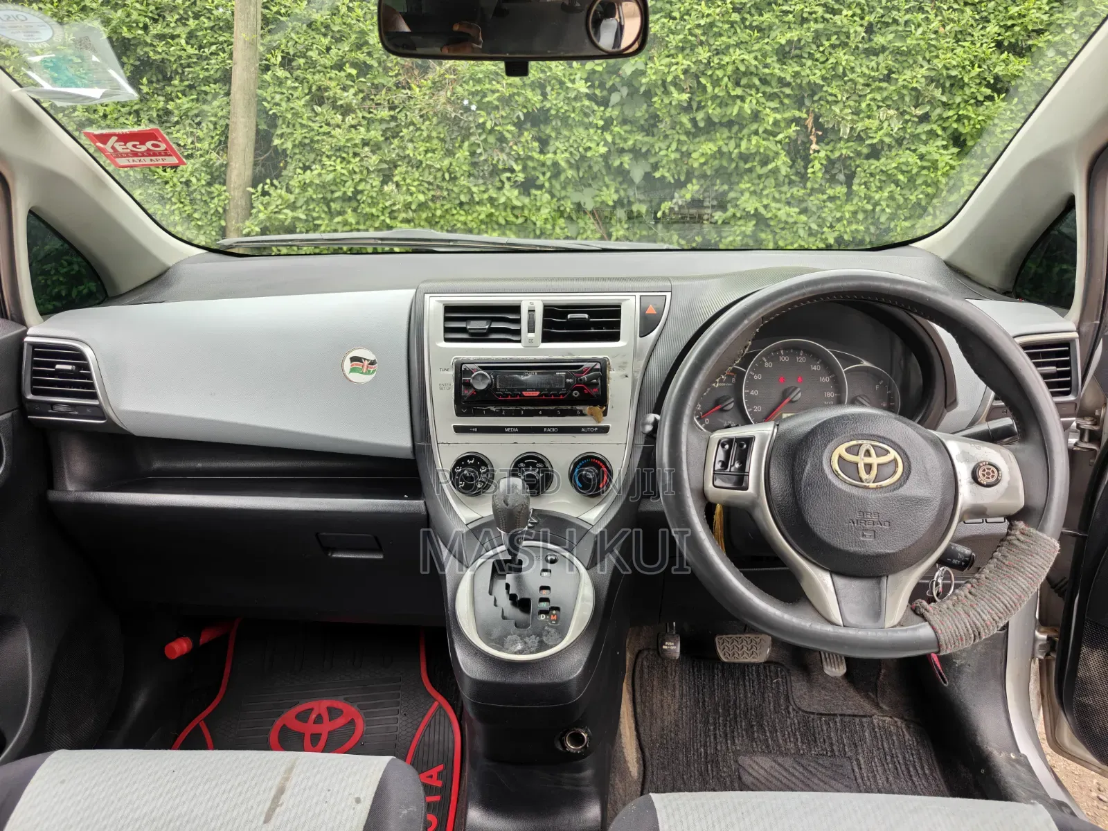 Toyota Ractis 2012 Silver