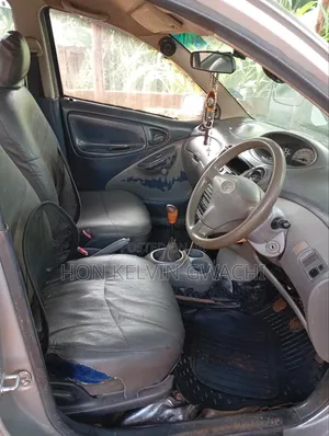 Toyota Vitz 2001 Silver
