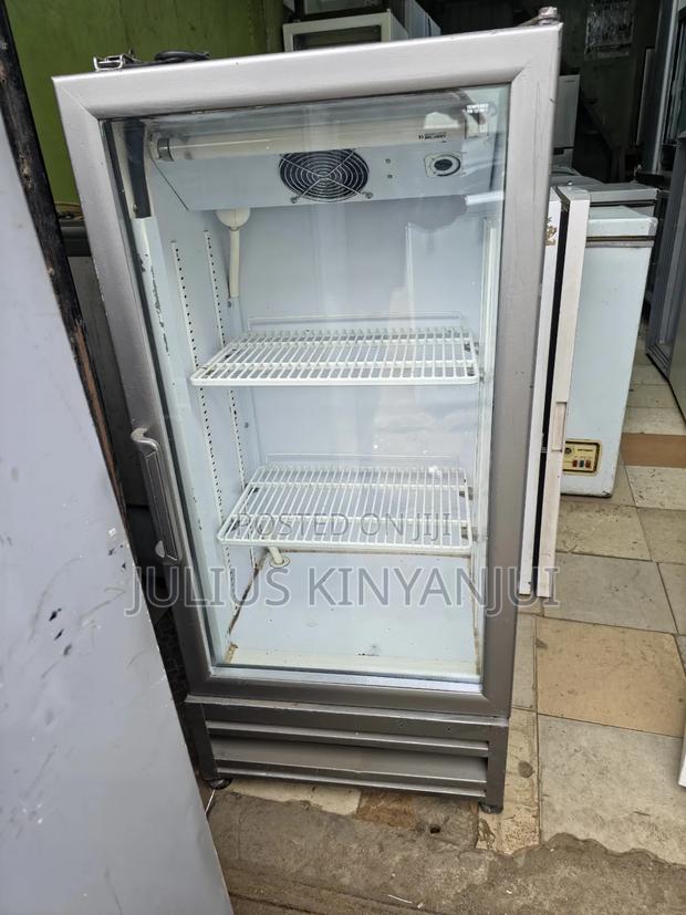 Small Display Fridge/Chiller - thumbnail 2