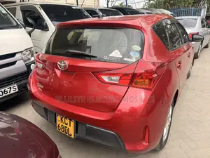 Toyota Auris 2013 Red