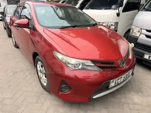 Toyota Auris 2013 Red