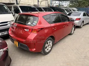Toyota Auris 2013 Red