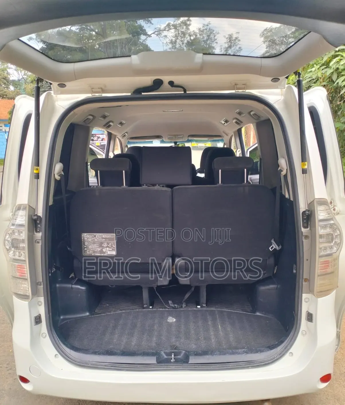 Toyota Voxy 2011 White