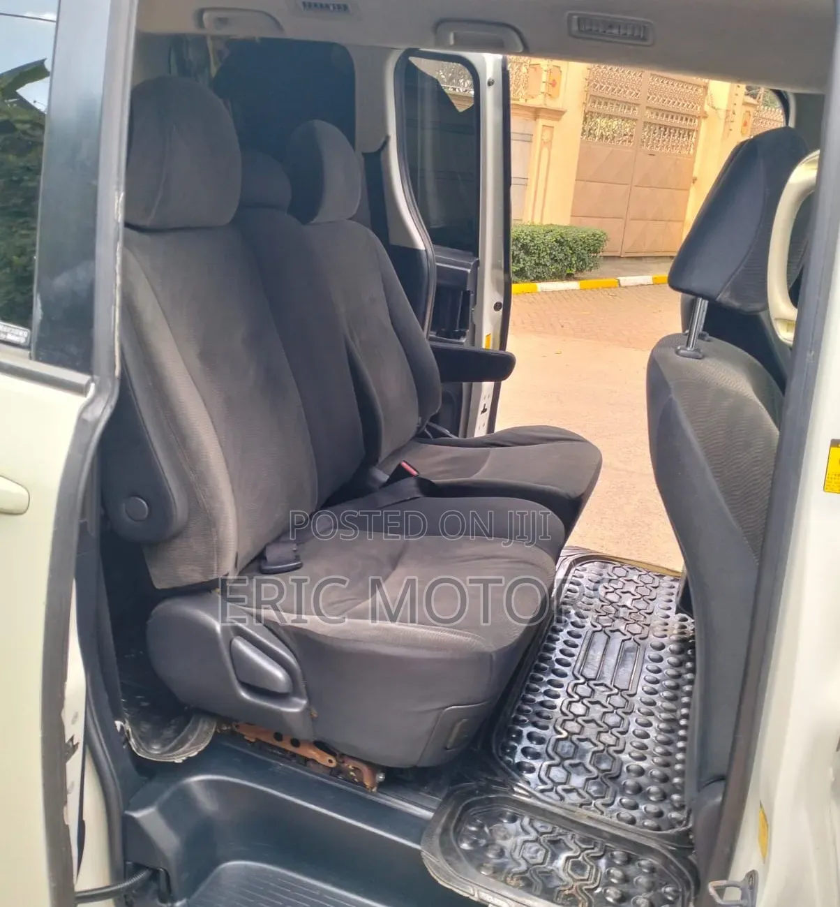 Toyota Voxy 2011 White
