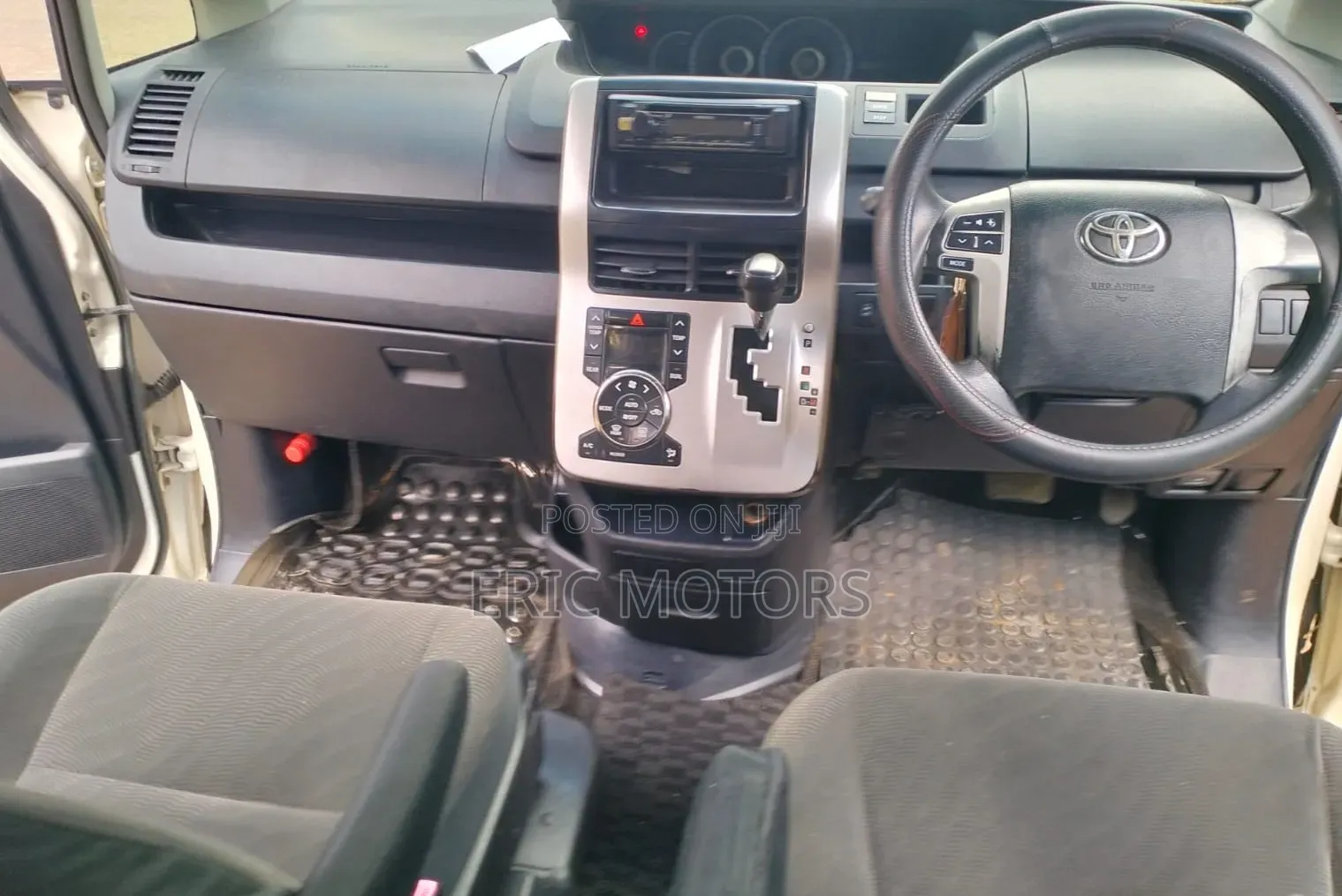 Toyota Voxy 2011 White