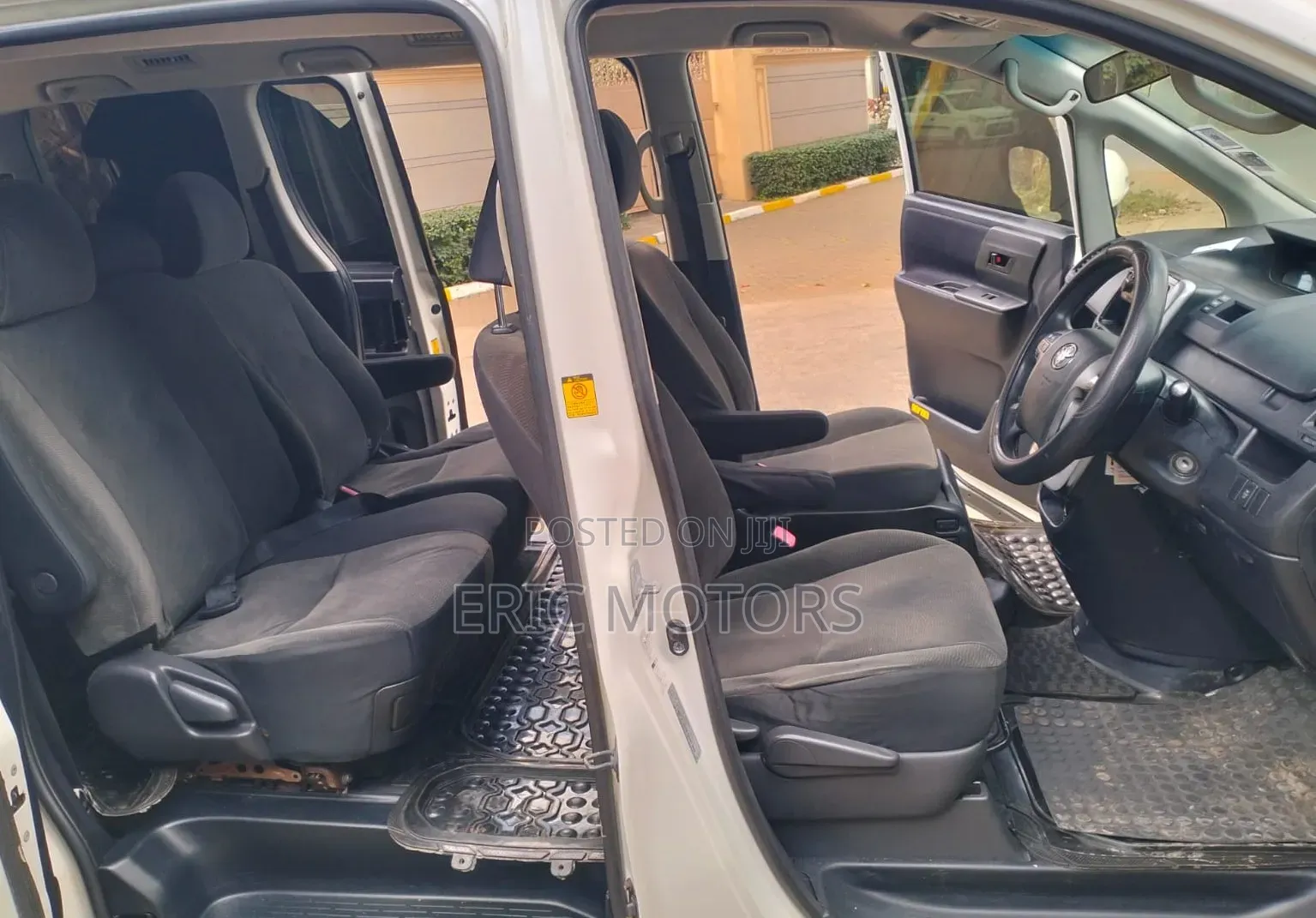 Toyota Voxy 2011 White