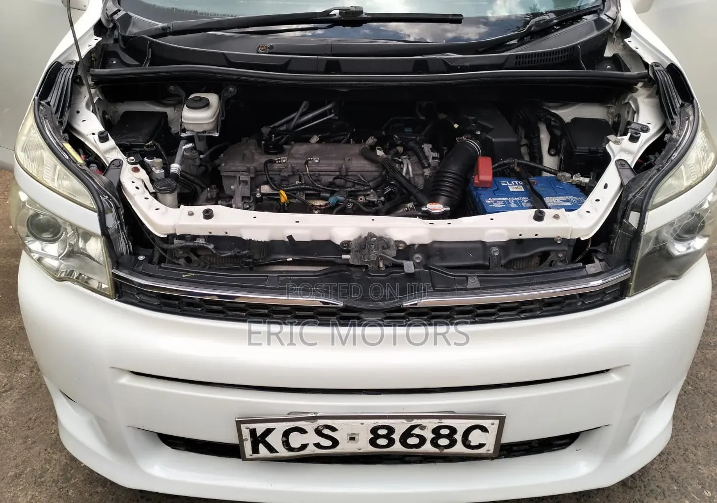 Toyota Voxy 2011 White