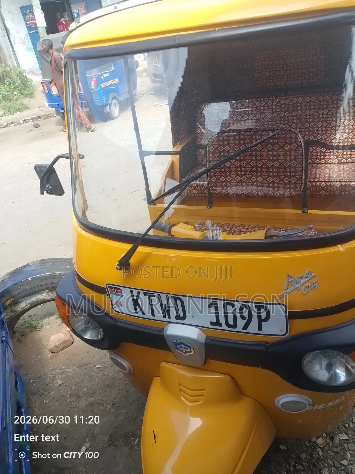 Piaggio 2016 Yellow