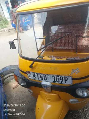 Piaggio 2016 Yellow