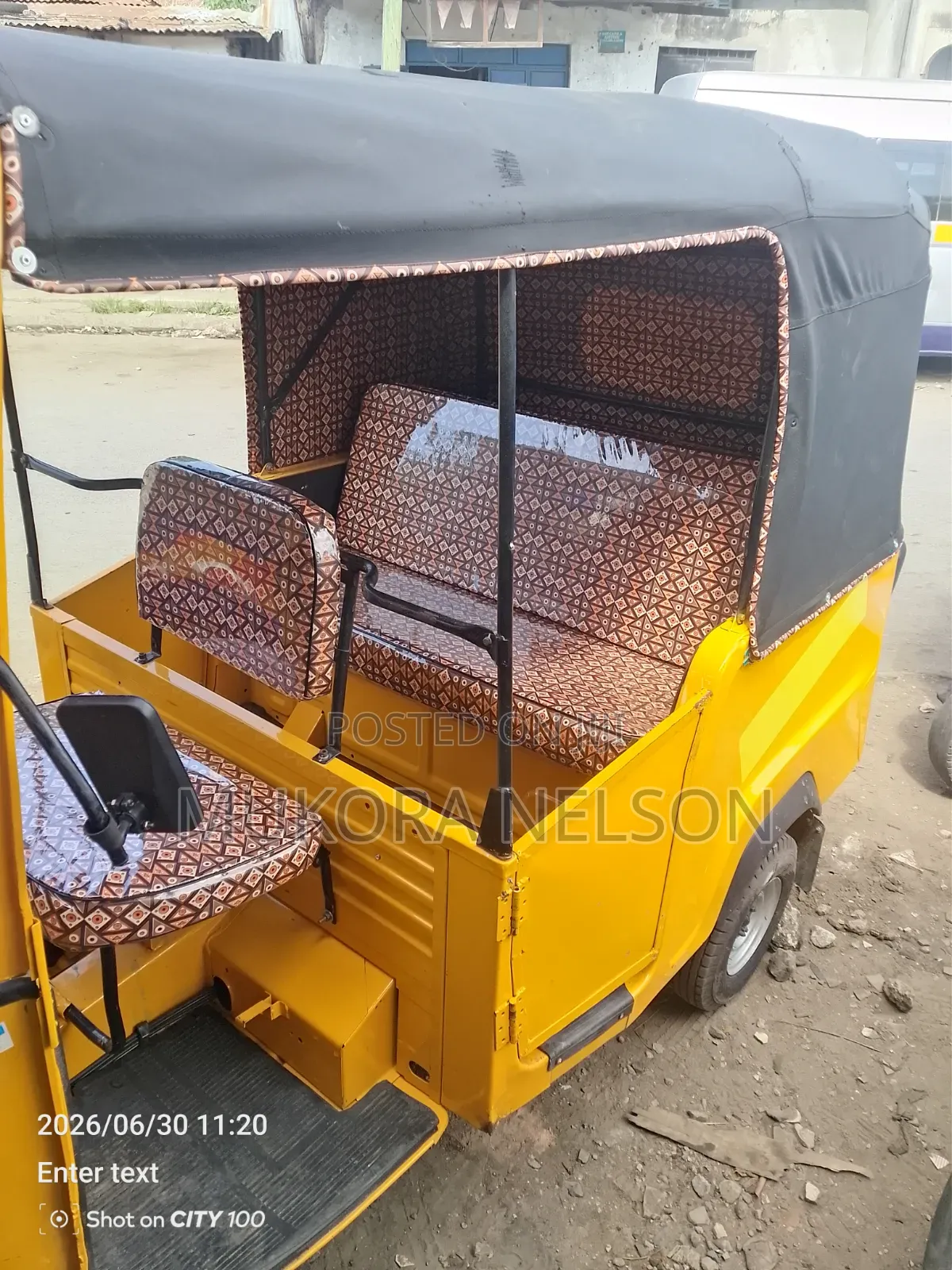 Piaggio 2016 Yellow