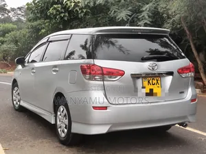 Toyota Wish 2013 Silver