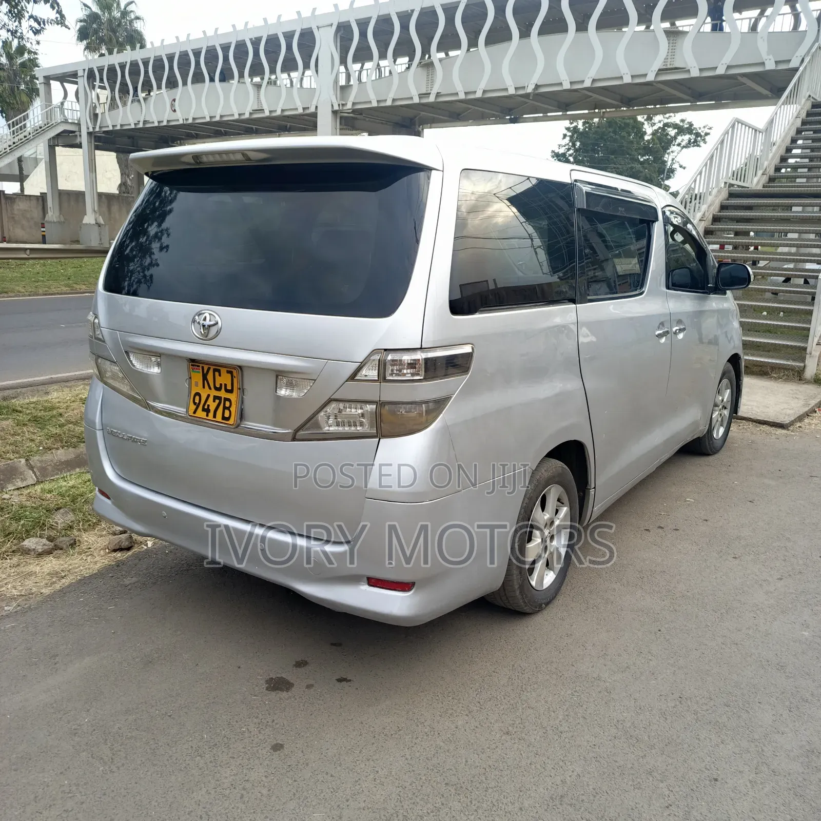 Toyota Vellfire 2009 Silver