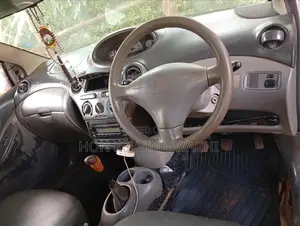 Toyota Vitz 2001 Silver