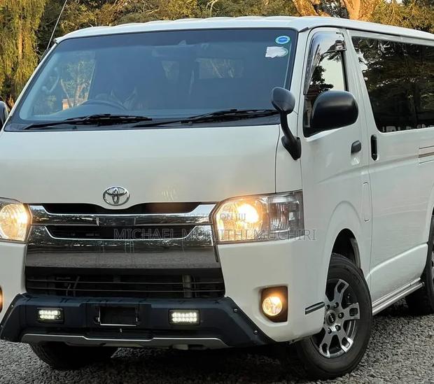 Toyota HiAce 2019 White - main view