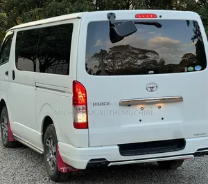 Toyota HiAce 2019 White