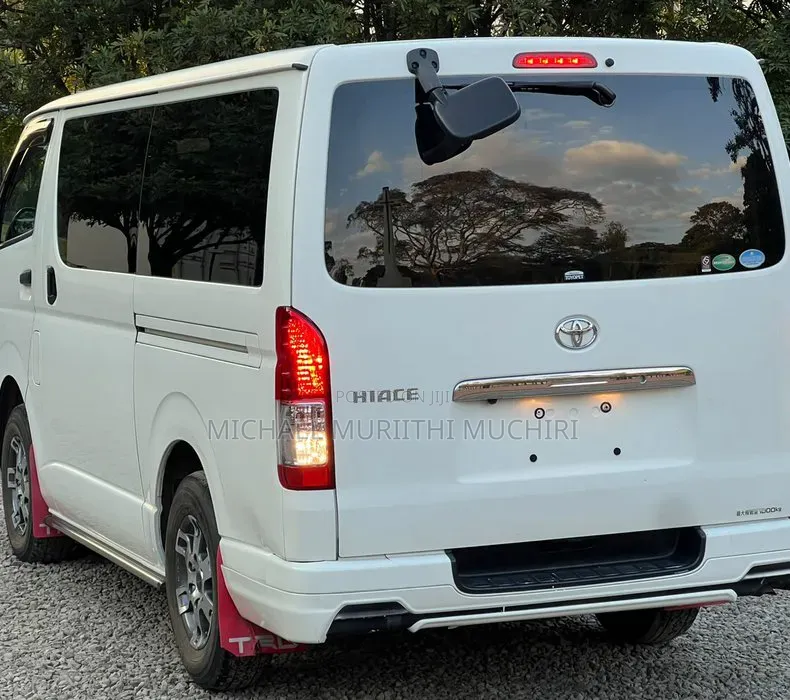 Toyota HiAce 2019 White