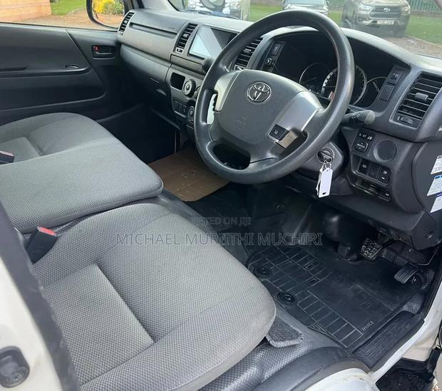 Toyota HiAce 2019 White - thumbnail 6
