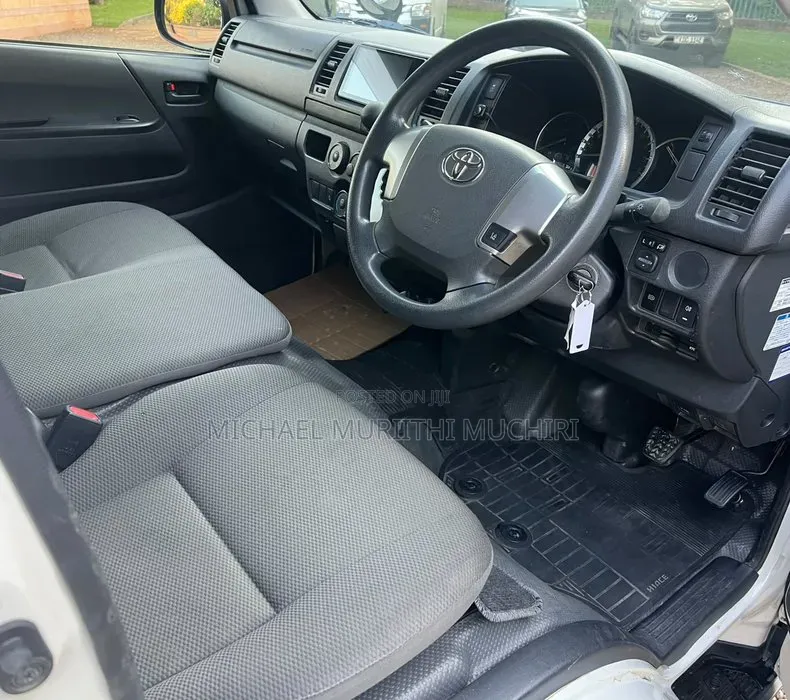 Toyota HiAce 2019 White