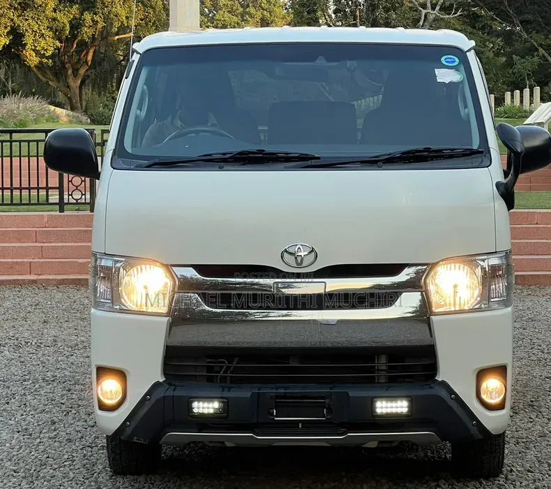 Toyota HiAce 2019 White