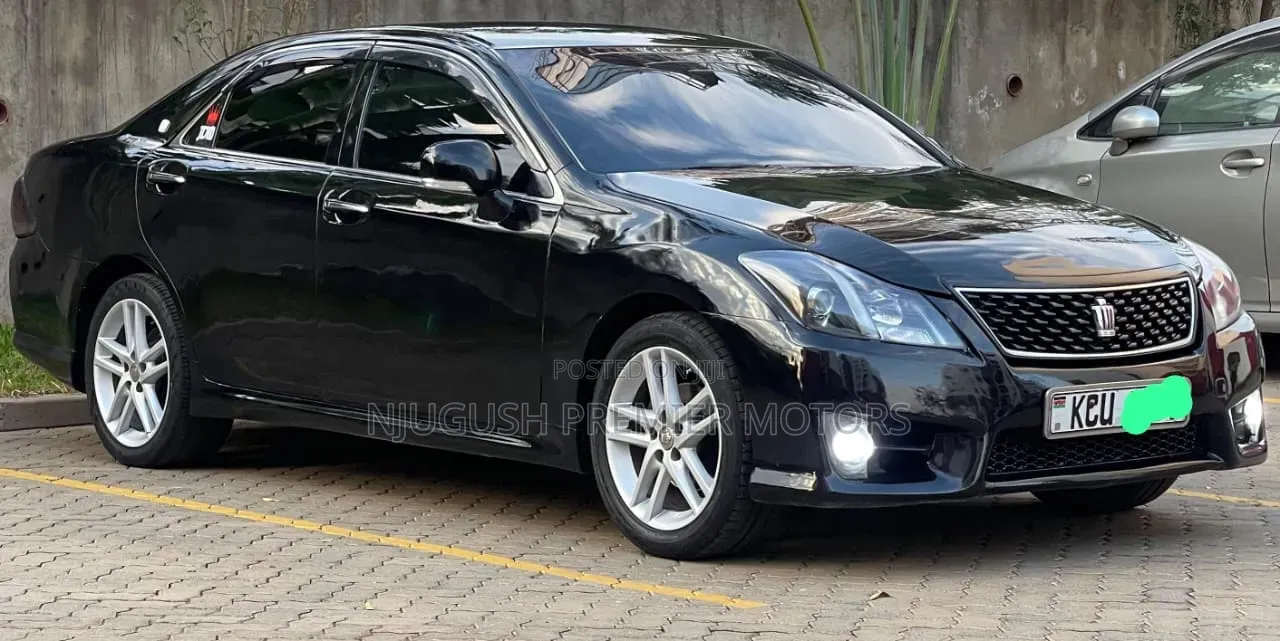 Toyota Crown 2012 Black