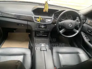 Mercedes-Benz E300 2011 Silver