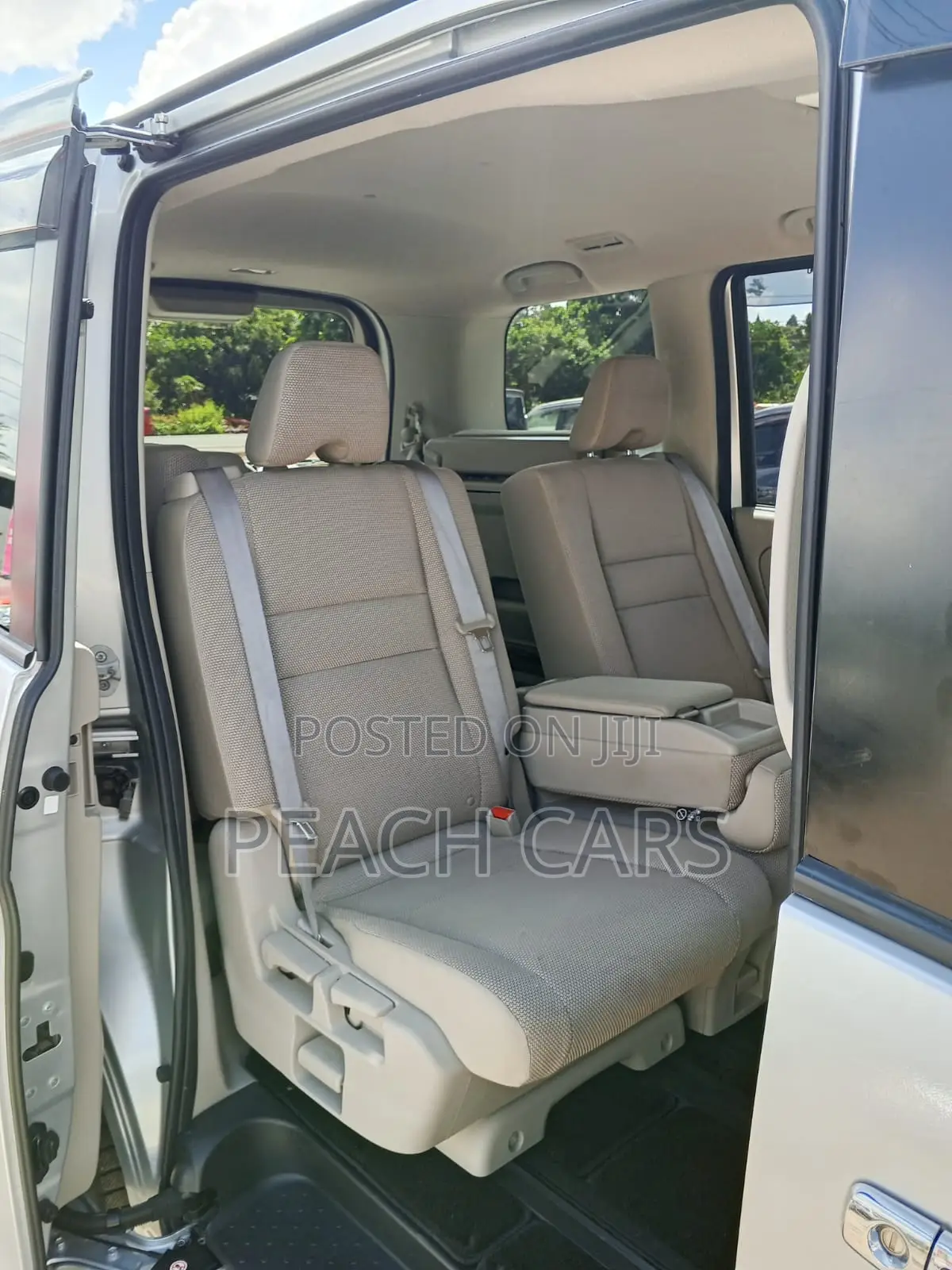 Nissan Serena 2018 Silver