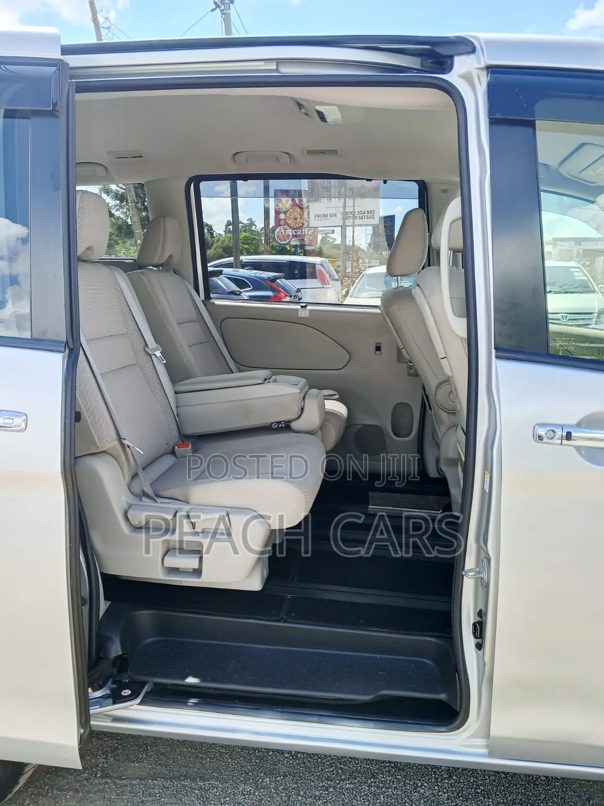 Nissan Serena 2018 Silver