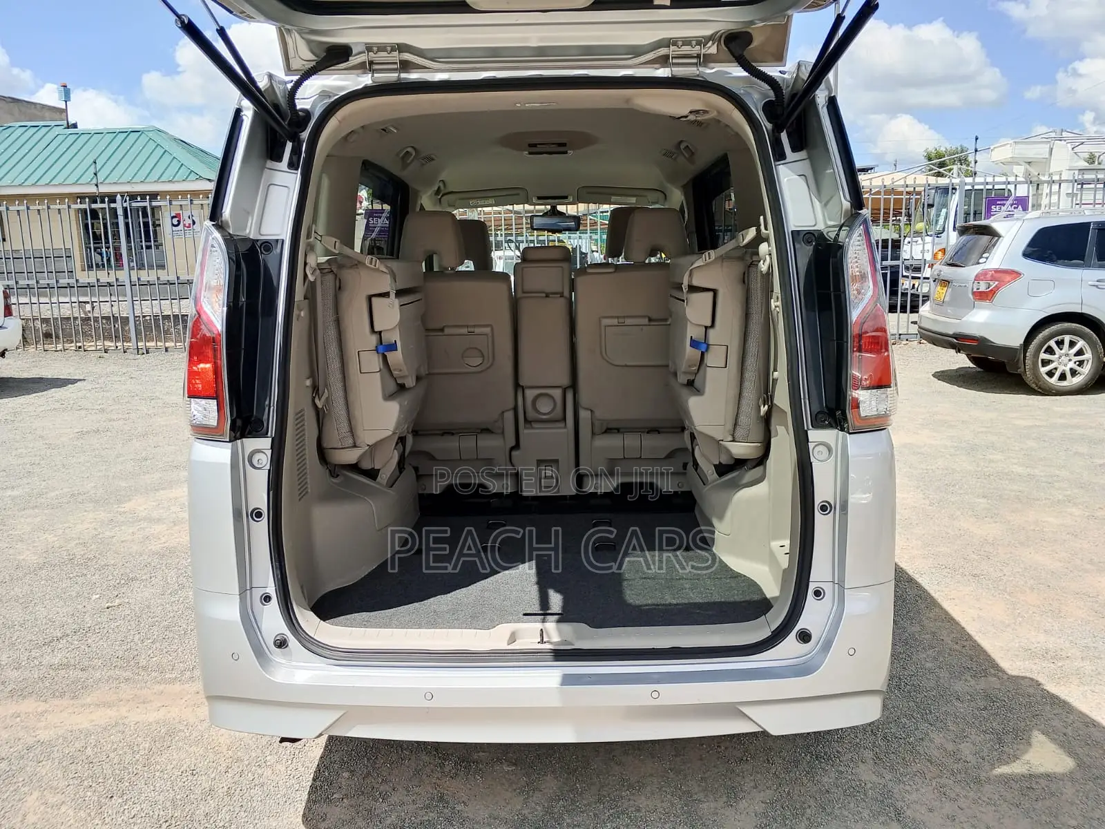 Nissan Serena 2018 Silver