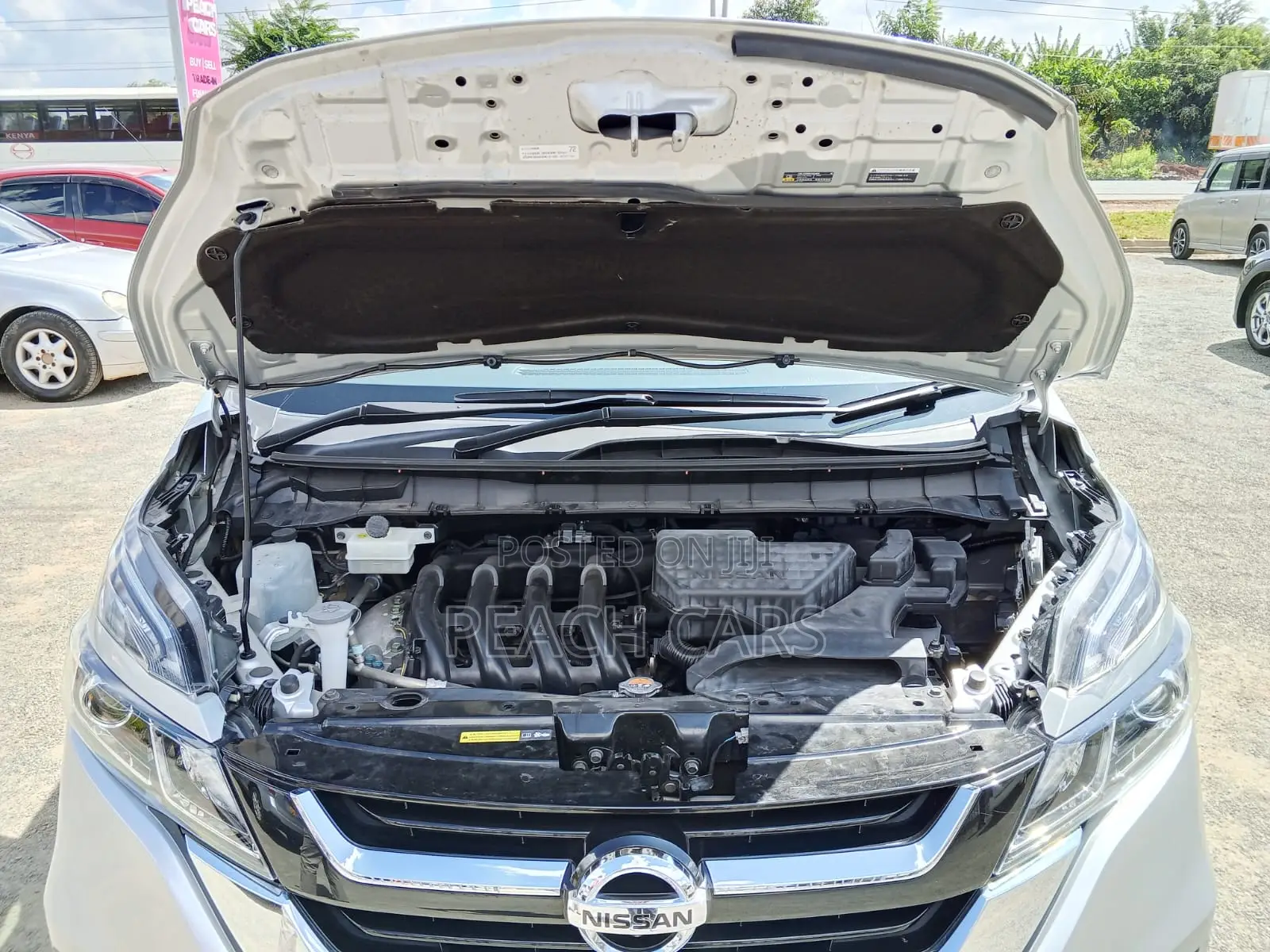 Nissan Serena 2018 Silver