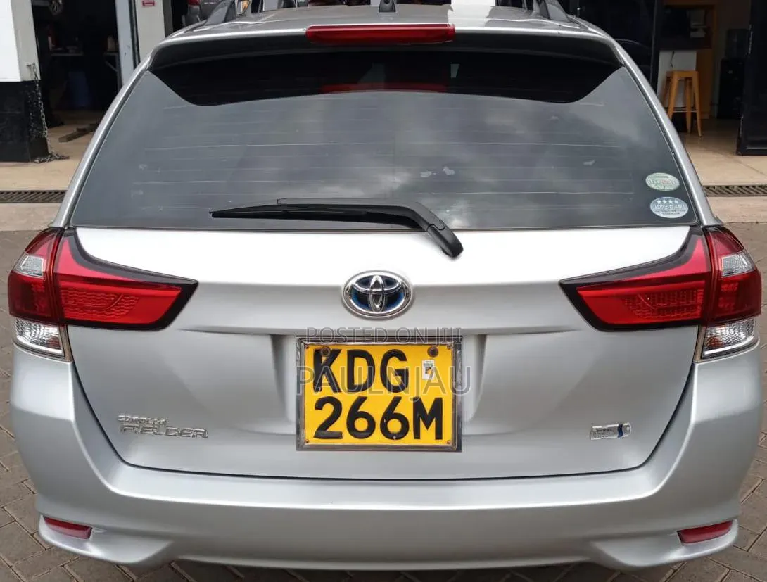 Toyota Corolla Fielder 2014