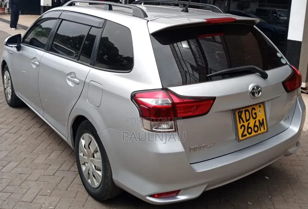 Toyota Corolla Fielder 2014