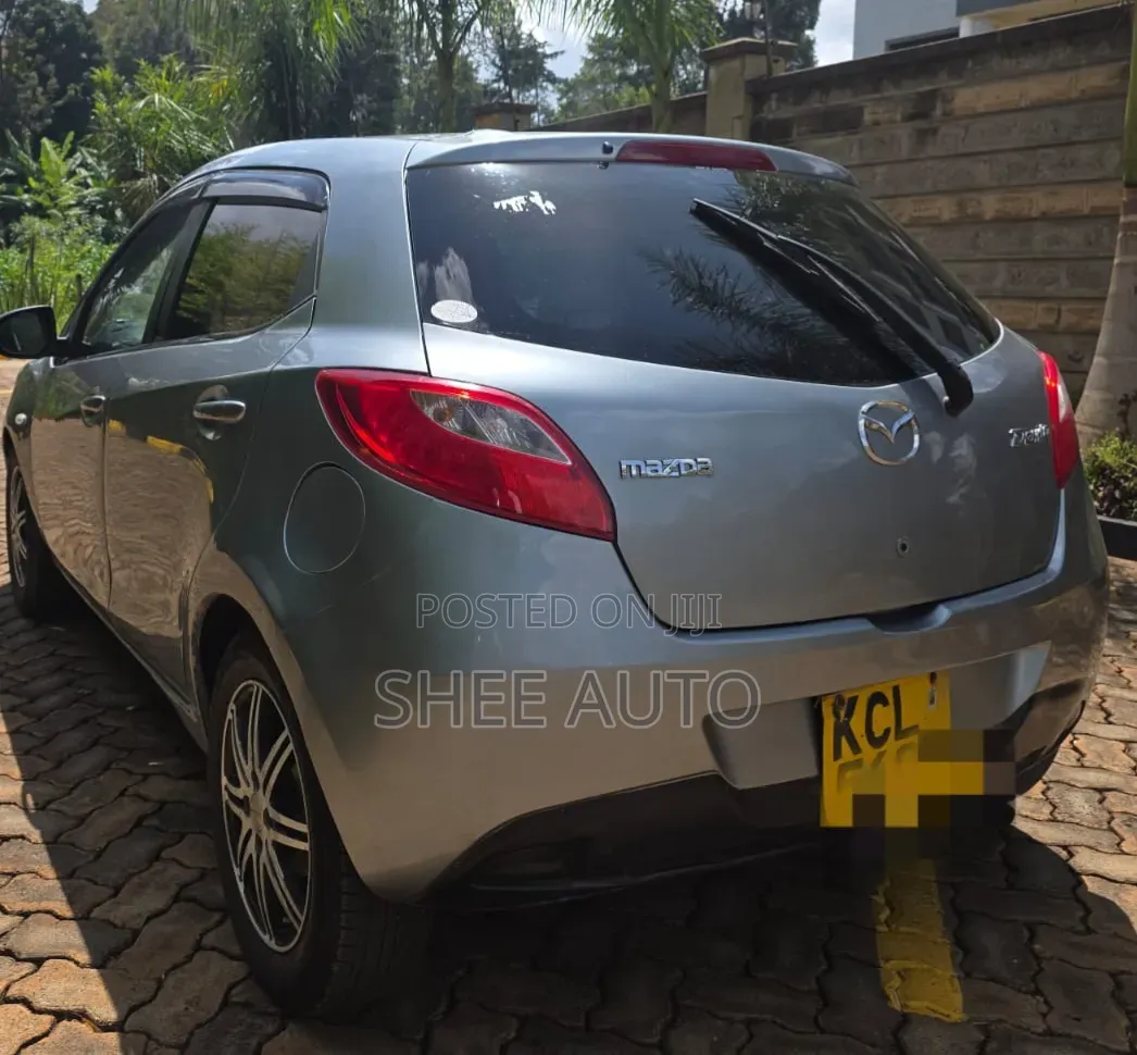Mazda Demio 2011 Silver