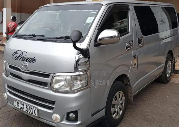Toyota HiAce 2017 Silver - thumbnail 2