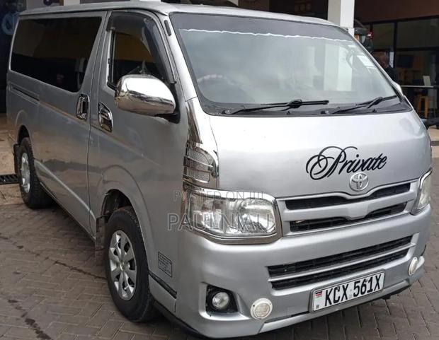 Toyota HiAce 2017 Silver - thumbnail 3