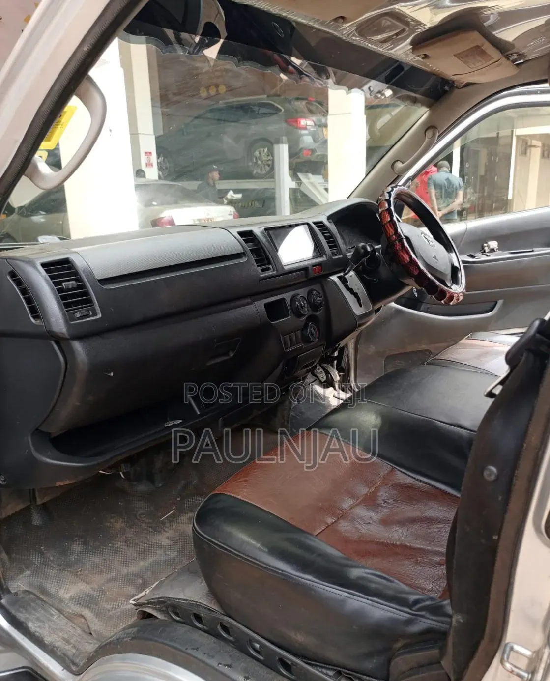 Toyota HiAce 2017 Silver