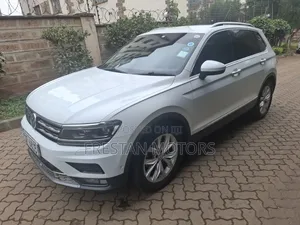 Volkswagen Golf 2017 White