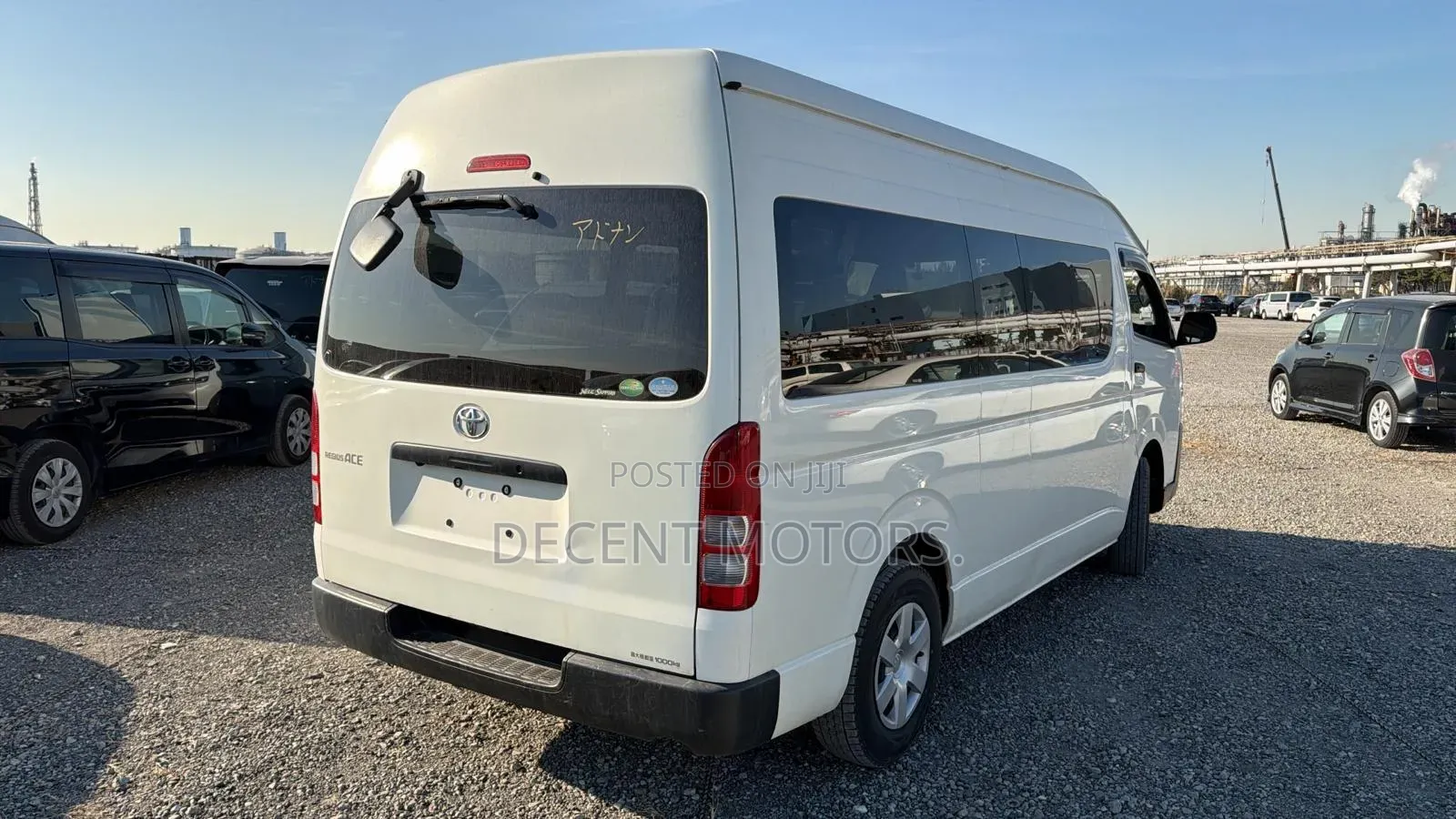 Toyota HiAce 2019 White