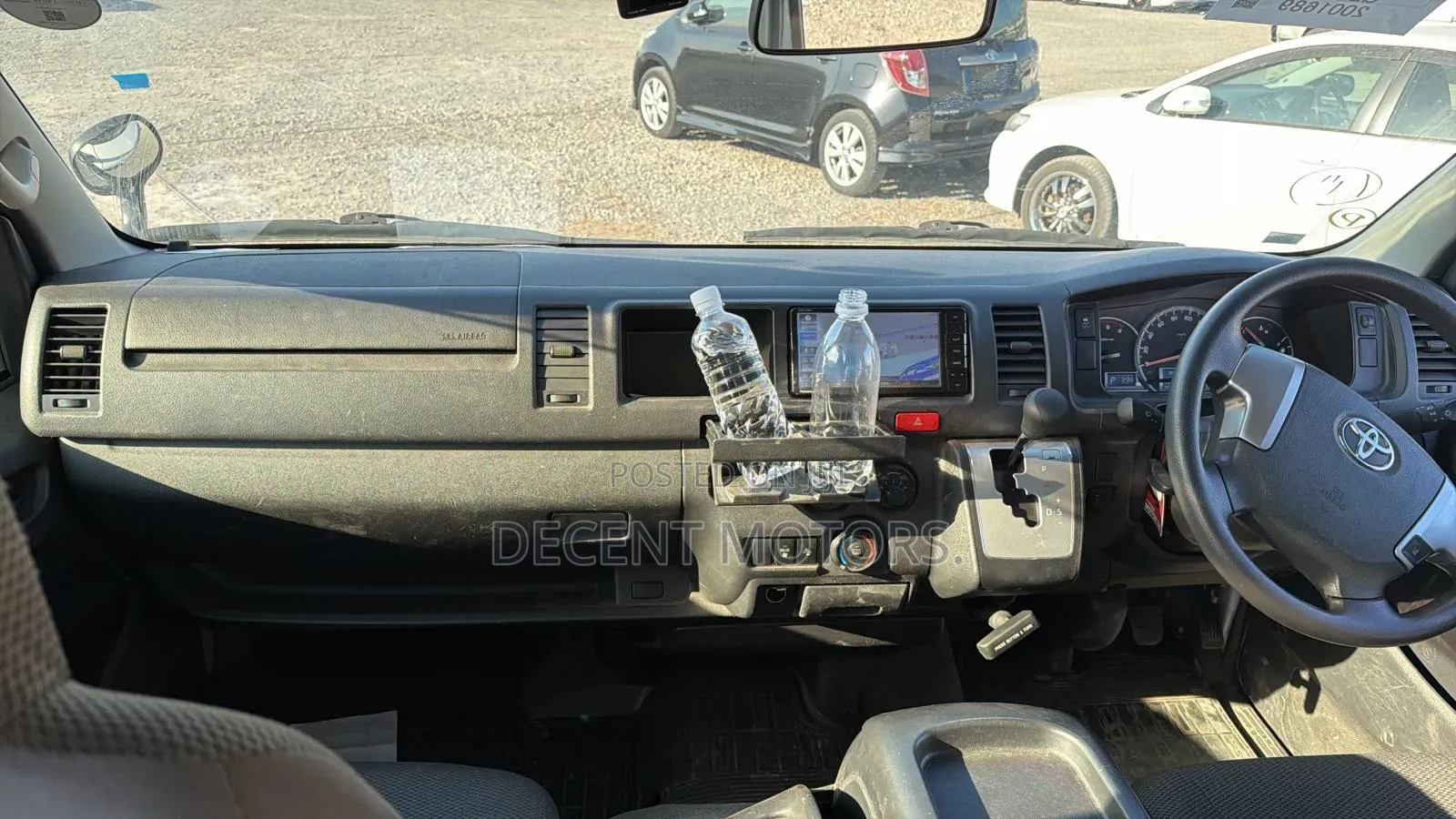 Toyota HiAce 2019 White