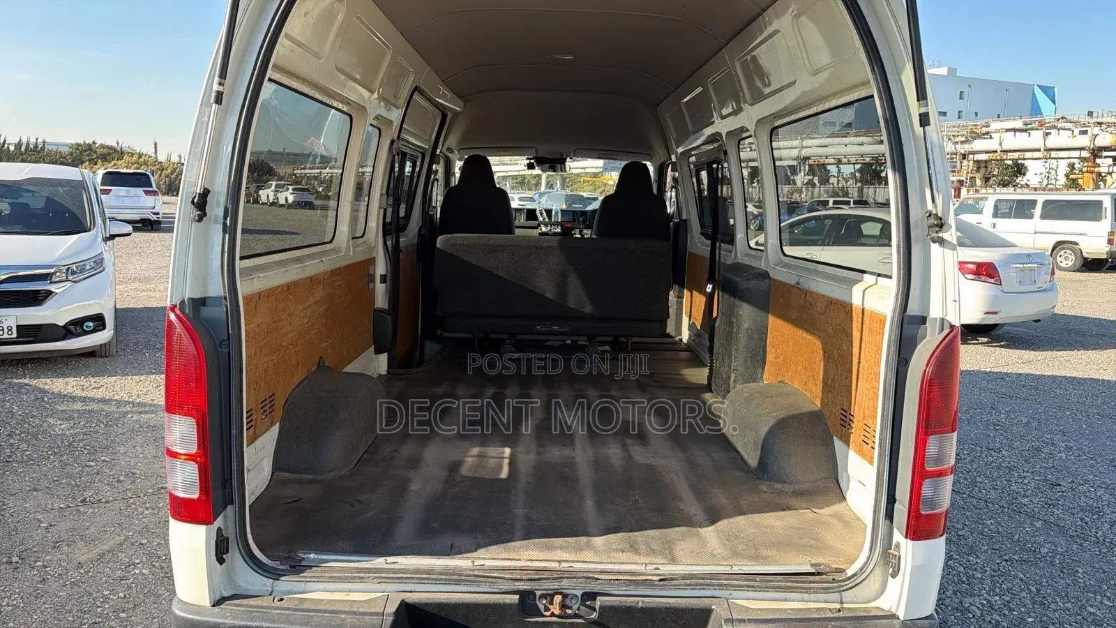 Toyota HiAce 2019 White