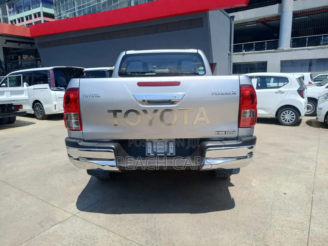 Toyota Hilux 2018 Silver