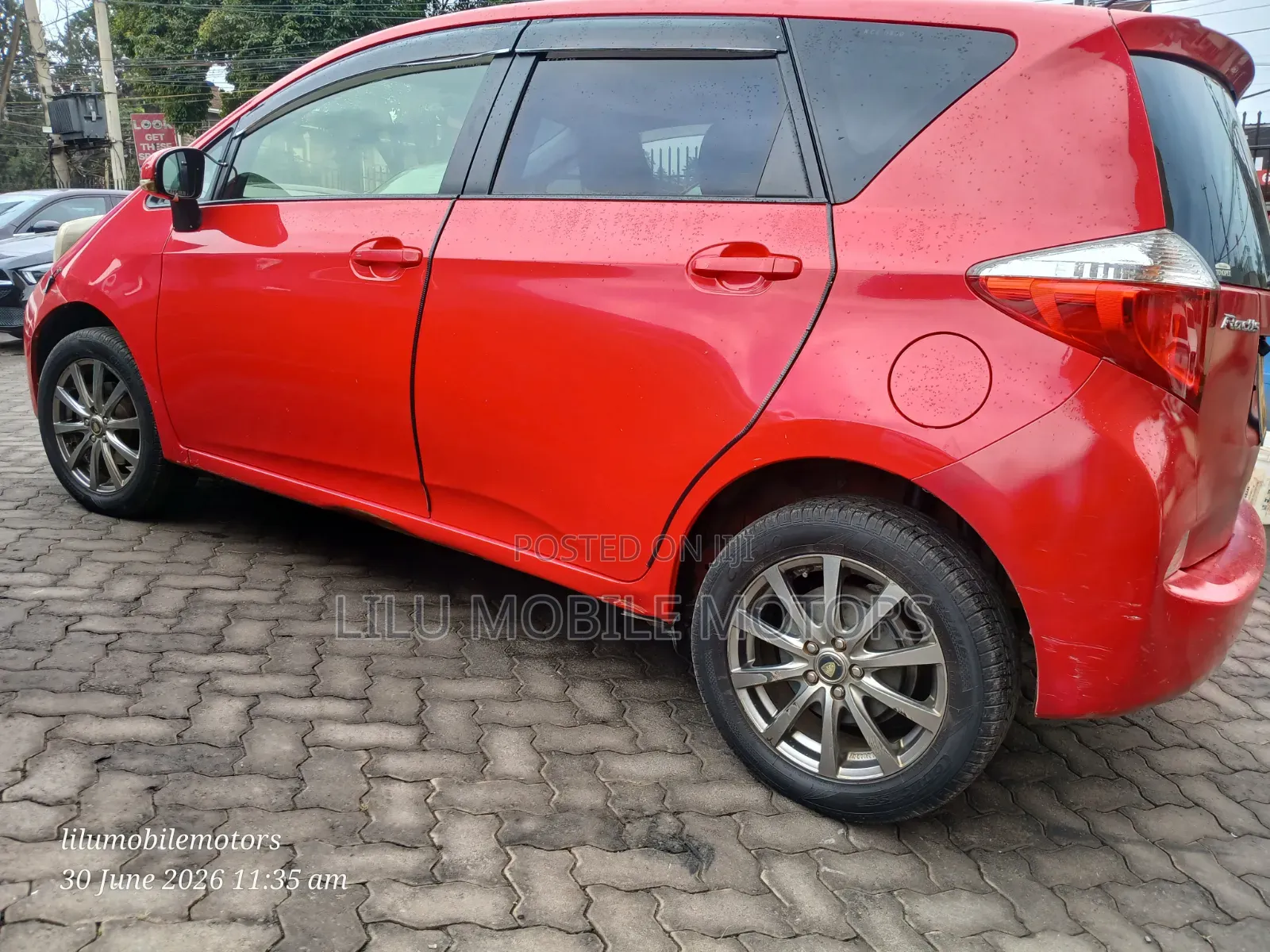 Toyota Ractis 2013 Red