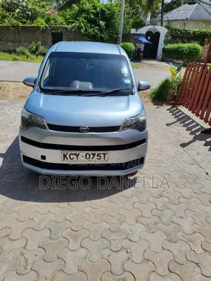 Toyota Spade 2012 Blue
